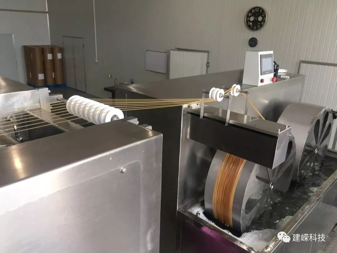 客戶現(xiàn)場紡絲驗(yàn)收，開機(jī)紡絲一氣呵成