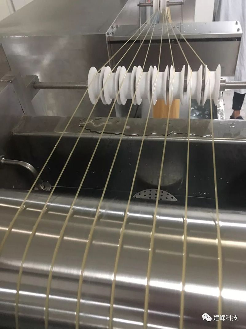 客戶現(xiàn)場紡絲驗(yàn)收，開機(jī)紡絲一氣呵成